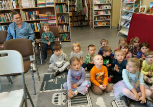 Biedronki uważnie słuchają.