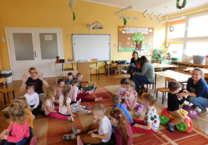 Przedszkolaki bardzo lubią wierszyki masażyki - "Stonoga"