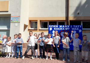 „Żabki” podczas występu z okazji Dnia Rodziny.