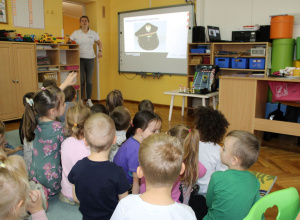 „Bezpieczny przejazd – szlaban na ryzyko”- spotkanie z pracownikiem kolei