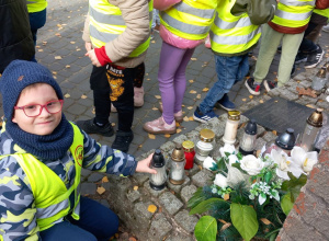 Przedszkolaki z wizytą na cmentarzu