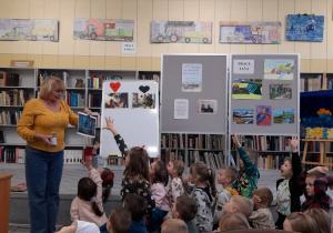 Dzieci chętnie zgłaszają się do kolejnego zadania.