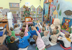 Rozmowa z dziećmi nt. Święta Myszki Miki i Misia.