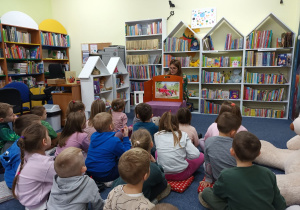 Adaś z misiem odwiedza dziadka.