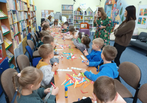 Zajęcia kreatywne – wykonanie zakładki do książki.
