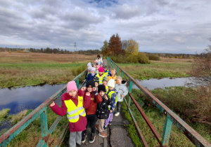 6-latki nad rzeką Grabią.