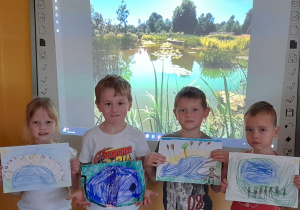 Dzieci zilustrowały na kartkach staw.
