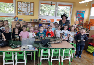 Wspólne zdjęcie „Misiaczków” z panią wędkarką Renatką.