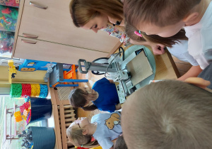 Antosia zadaje pytanie prowadzącej.