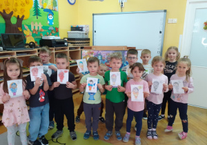 „Krasnoludki” prezentują portrety Markotka.