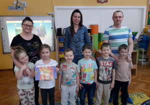 Kolejny zespół wraz ze swym dziełem.