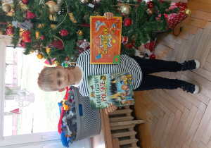 Franek prezentuje zdobyte nagrody