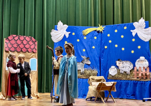 Klemens i Michalina szukają noclegu u gospodarzy (Łucji i Antosia)