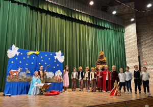 Młodzi aktorzy na scenie - c. d.