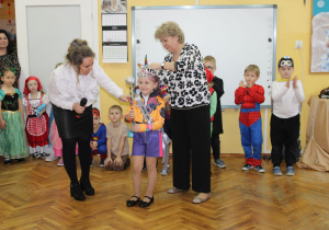 Koronacja Królowej Balu - Emilki z grupy Misiaczków.