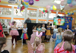 Kolejne figury Makareny.