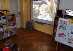 W Tłusty Czwartek jemy również faworki.