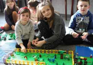 Julia i Maja dały się ponieść fantazji.