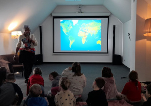 Pani Joasia opowiada o miejscu, które odwiedziła w Afryce.