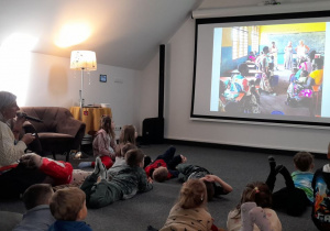 Pani Joanna opowiada o szkole w Kenii.