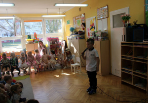 Julek recytuje wiersz: "Życzenia".