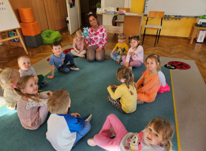 Święta Wielkanocne z jajkiem i zającem