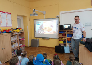 Kanalizacja to nie śmietnik – jedzenie wyrzucone do niej jest pożywką dla szczurów.