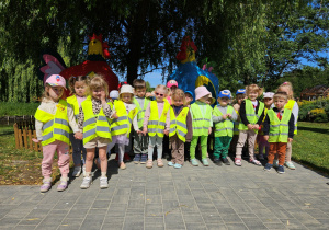 Zdjęcie grupowe "Biedronek" w mini zoo Dobronianka