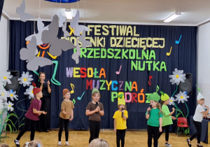 Interpretacja treści piosenki przez dziewczynki z koła tanecznego.