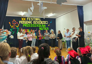 Losowanie przez nauczycielki, kolejności występów.