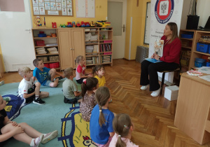 Zęby po umyciu należy wypłukać wodą w kubeczku do tego przeznaczonym - nie w szklance.