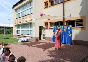 Pani Anna Ciesielska składa podziękowania nauczycielom i całej kadrze przedszkola.