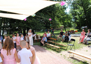 Pani Dyrektor Zofia Molenda - Kimla skierowała do dzieci i Rodziców słowa podziękowania oraz serdeczne życzenia wielu sukcesów w przyszłości.