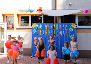 Efektowny występ z wykorzystaniem pomponów.