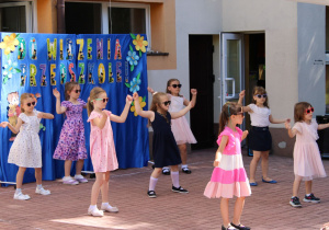 Młodzi artyści z pasją zaprezentowali swoje umiejętności taneczne.