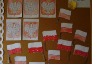Wystawa prac plastycznych „Symbole narodowe” wykonanych przez grupę „Słoneczka” 