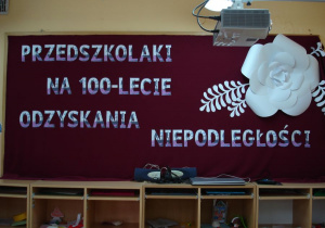 Przedszkolaki na 100-lecie Odzyskania Niepodległości-dekoracja