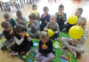 Słoneczne balony rozpoczęły „Balonowy Dzień Matematyczny” w grupie „Słoneczek”.