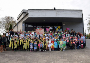  Dzieci z łaskich przedszkoli biorące udział w obchodach Dnia Ziemi 2019.