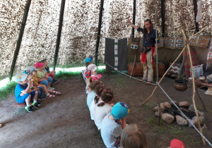Dzieci były w środku największego w Polsce namiotu – indiańskiego tipi.