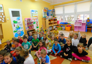 Chętne dzieci przedstawiają się w języku rosyjskim.