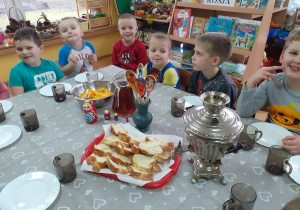 Drugie śniadanie w Słoneczkach w rosyjskim klimacie.