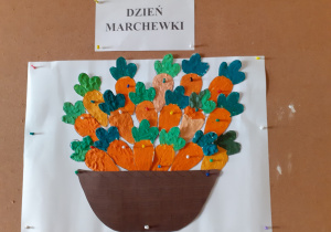 Kosz z marchewkami w wykonaniu dzieci z grupy Słoneczek.