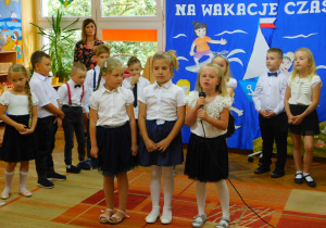 Natalka, Zosia i Helenka dziękują Pani Dyrektor i pracownikom przedszkola wierszem.