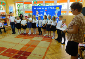 Za cztery lata spędzone w przedszkolu dzieci z Misiaczków podziękowały wszystkim pracownikom przedszkola wierszykami przygotowanymi wspólnie z rodzicami …