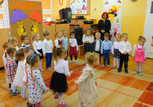 Milusińscy mówią wiersz "Mam trzy latka".
