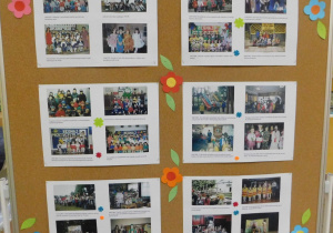 Tablica z pamiątkowymi zdjęciami dzieci i pracowników przedszkola.