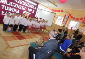 Występ przedszkolaków podczas jubileuszu 30-lecia istnienia przedszkola.