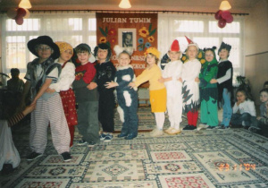 Występ przedszkolaków podczas uroczystości.