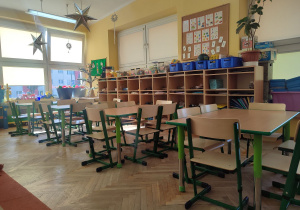 Nowe stoliki i krzesełka w sali "Żabek".